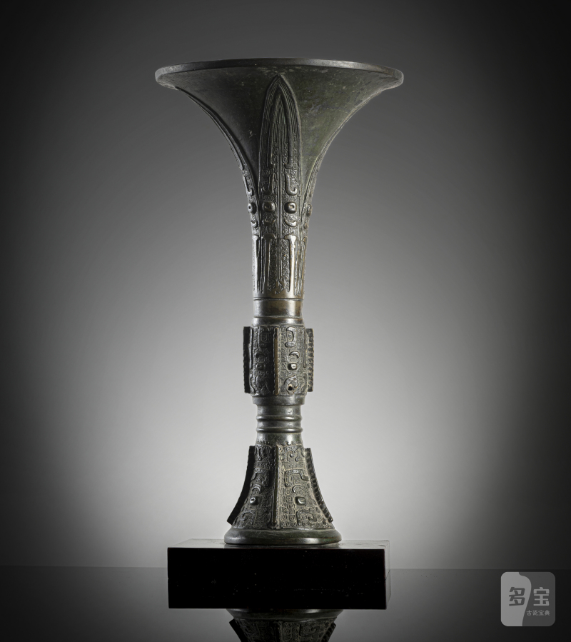 A bronze 'gu' vase with archaistic relief decoration - 图2